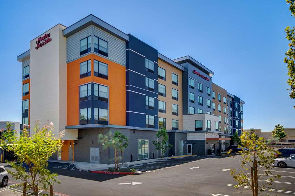 Hampton Inn & Suites Ontario Rancho Cucamonga Exteriör bild